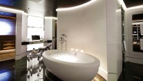 Luxury Yacht Numptia - Owners suite bath